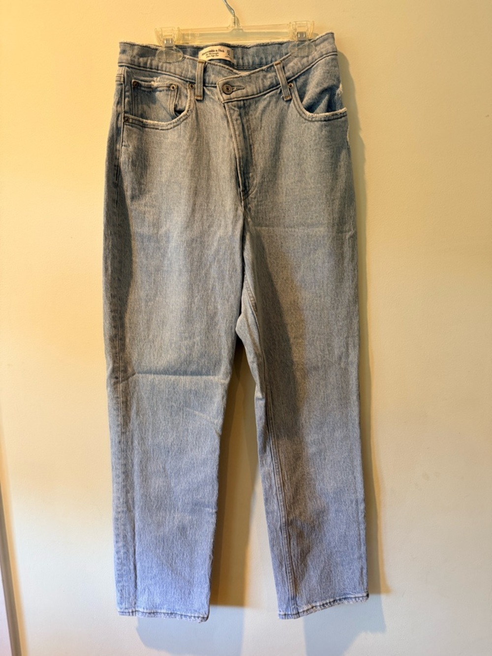 Abercrombie & Fitch 90s Straight Ultra High Rise Light Blue Straight-Leg Jeans
